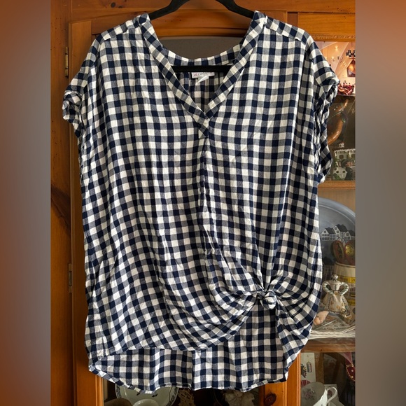 Liz Claiborne Tops - Liz Claiborne Navy and White Checkered Blouse